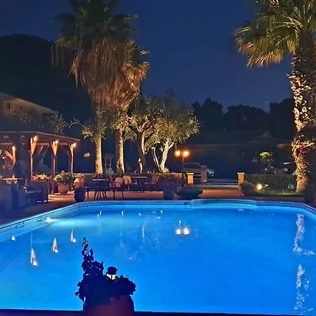 Lejlighedshotel Phivos *